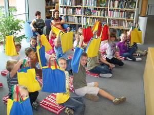 Wir lesen in der Bibliothek